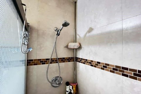 Casa en venta en North Lauderdale, Florida, 3 dormitorios, 136.57 m2 № 2014531 - foto 13