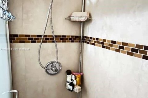 Casa en venta en North Lauderdale, Florida, 3 dormitorios, 136.57 m2 № 2014531 - foto 3