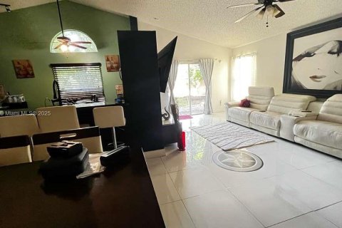 Casa en venta en North Lauderdale, Florida, 3 dormitorios, 136.57 m2 № 2014531 - foto 5