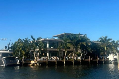 House in Pompano Beach, Florida 6 bedrooms, 650.32 sq.m. № 2089089