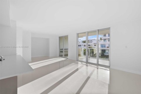 Condo in Bay Harbor Islands, Florida, 2 bedrooms № 2061598 - photo 5