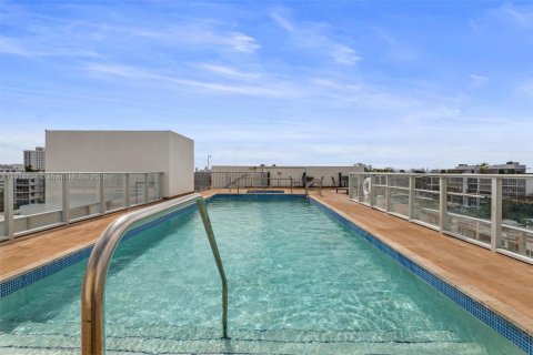 Condo in Bay Harbor Islands, Florida, 2 bedrooms № 2061598 - photo 29