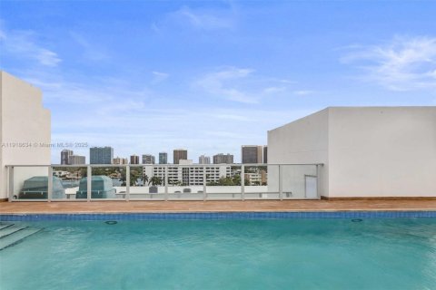 Condo in Bay Harbor Islands, Florida, 2 bedrooms № 2061598 - photo 28