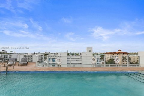 Condo in Bay Harbor Islands, Florida, 2 bedrooms № 2061598 - photo 27