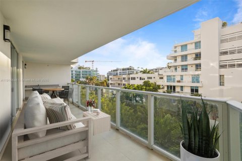 Condo in Bay Harbor Islands, Florida, 2 bedrooms  № 2061598