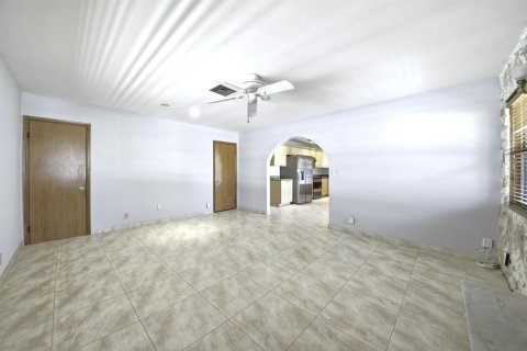 Villa ou maison à vendre à Dania Beach, Floride: 2 chambres, 146.88 m2 № 2082470 - photo 10