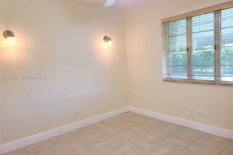 Villa ou maison à vendre à Miami, Floride: 2 chambres, 141.49 m2 № 2059454 - photo 30