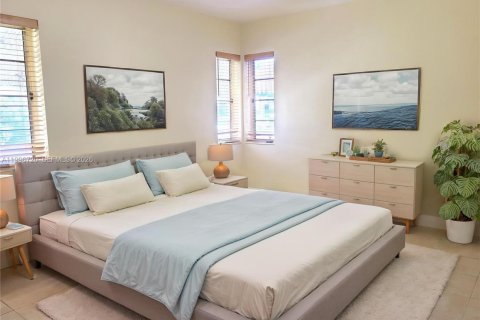 Villa ou maison à vendre à Miami, Floride: 2 chambres, 141.49 m2 № 2059454 - photo 25