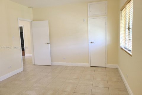 Villa ou maison à vendre à Miami, Floride: 2 chambres, 141.49 m2 № 2059454 - photo 28