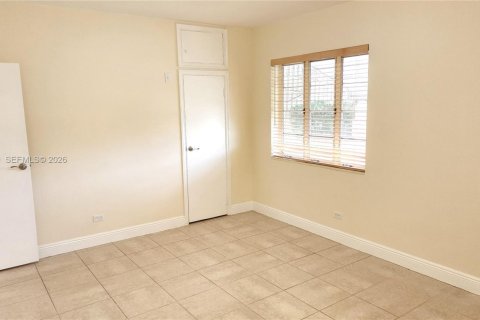 Villa ou maison à vendre à Miami, Floride: 2 chambres, 141.49 m2 № 2059454 - photo 27