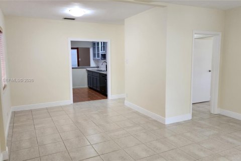 Villa ou maison à vendre à Miami, Floride: 2 chambres, 141.49 m2 № 2059454 - photo 14