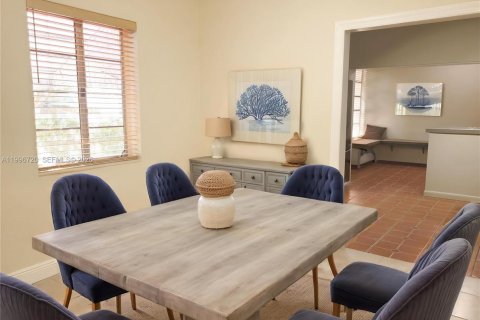 Villa ou maison à vendre à Miami, Floride: 2 chambres, 141.49 m2 № 2059454 - photo 15