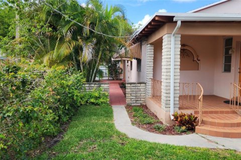 Villa ou maison à vendre à Miami, Floride: 2 chambres, 141.49 m2 № 2059454 - photo 3