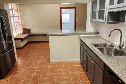 Villa ou maison à vendre à Miami, Floride: 2 chambres, 141.49 m2 № 2059454 - photo 18