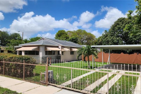 Villa ou maison à Miami, Floride 2 chambres, 141.49 m2 № 2059454