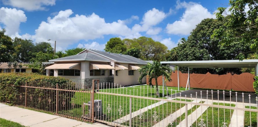 Villa ou maison à Miami, Floride 2 chambres, 141.49 m2 № 2059454