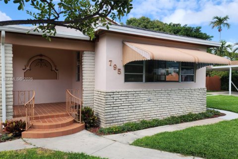 Villa ou maison à vendre à Miami, Floride: 2 chambres, 141.49 m2 № 2059454 - photo 2