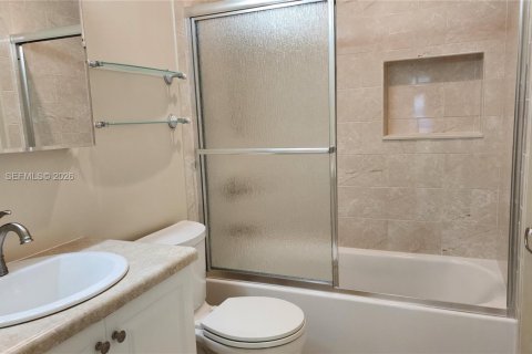 Villa ou maison à vendre à Miami, Floride: 2 chambres, 141.49 m2 № 2059454 - photo 23