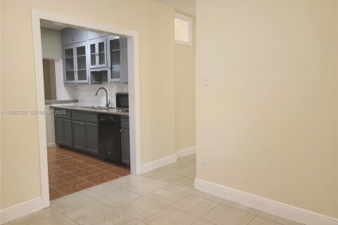 Villa ou maison à vendre à Miami, Floride: 2 chambres, 141.49 m2 № 2059454 - photo 17