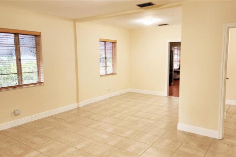Villa ou maison à vendre à Miami, Floride: 2 chambres, 141.49 m2 № 2059454 - photo 12