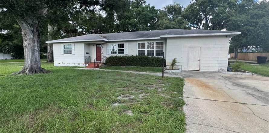 House in Saint Petersburg, Florida 3 bedrooms, 162.49 sq.m. № 1876604