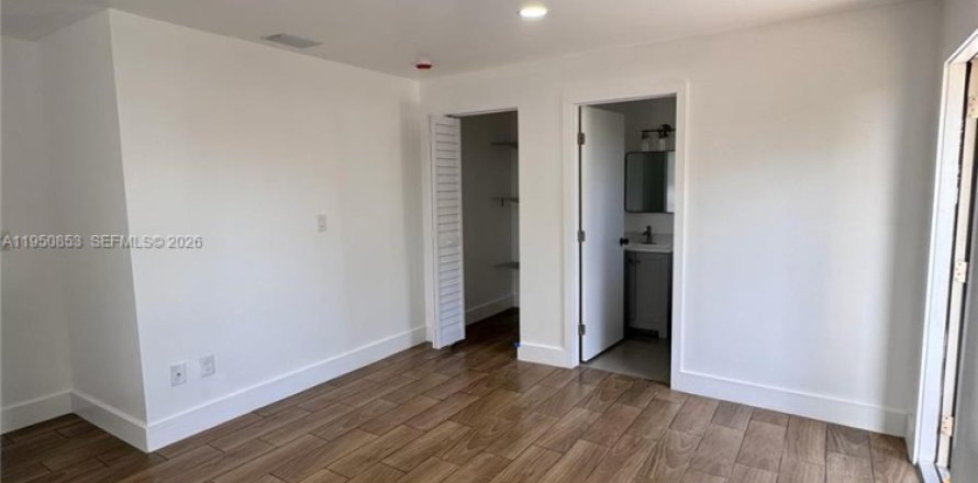 Villa ou maison à Hallandale Beach, Floride 1 chambre, 215.63 m2 № 2007047