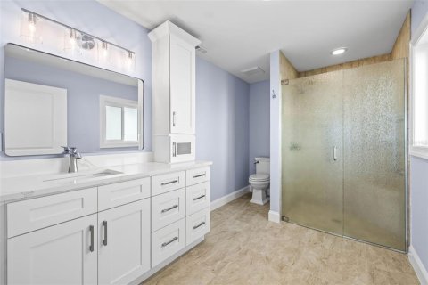 House in Redington Shores, Florida 3 bedrooms, 214.6 sq.m. № 1510819 - photo 24