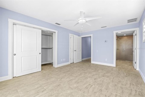 House in Redington Shores, Florida 3 bedrooms, 214.6 sq.m. № 1510819 - photo 22