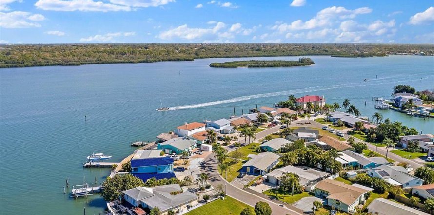 Villa ou maison à Redington Shores, Floride 3 chambres, 214.6 m2 № 1510819