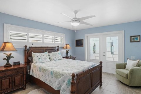 House in Redington Shores, Florida 3 bedrooms, 214.6 sq.m. № 1510819 - photo 29