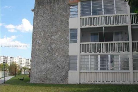 Снять в аренду кондоминиум в Майами, Флорида 2 спальни, 103.86м2, № 2005242 - фото 3