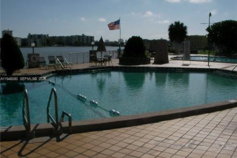 Кондоминиум с 2 спальнями в Майами, Флорида № 2005242