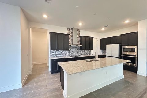 Casa en alquiler en Wesley Chapel, Florida, 5 dormitorios, 302.12 m2 № 1796906 - foto 6