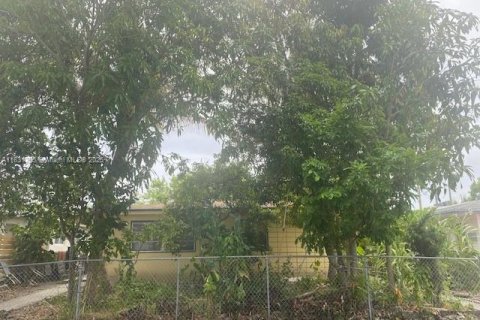 Commercial property in North Miami Beach, Florida № 1820092 - photo 7