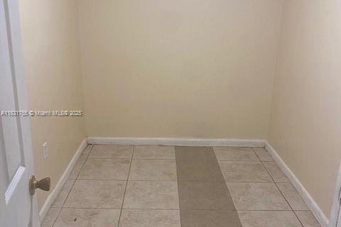 Commercial property in North Miami Beach, Florida № 1820092 - photo 4