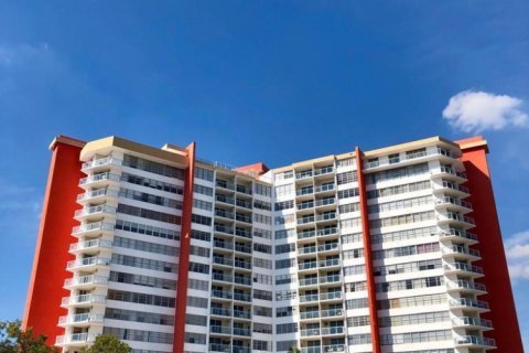 Condominio en alquiler en Miami, Florida, 1 dormitorio, 79.99 m2 № 786345 - foto 1