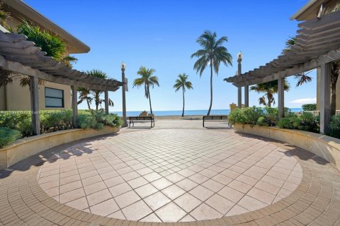 Condo in Hollywood, Florida, 2 bedrooms  № 2021203 - photo 5