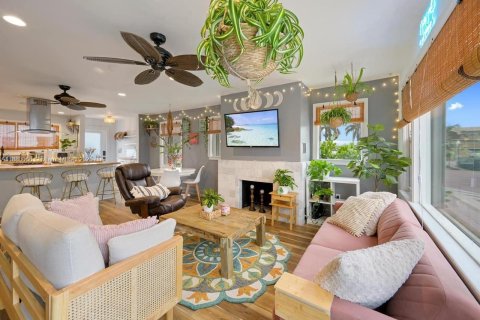 Condo in Hollywood, Florida, 2 bedrooms  № 2021203 - photo 2