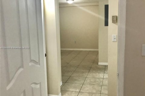 Condo in Miami, Florida, 2 bedrooms  № 1829010 - photo 15