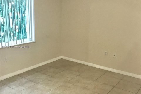 Condo in Miami, Florida, 2 bedrooms  № 1829010 - photo 12