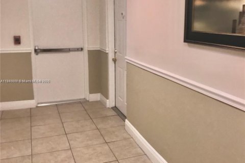 Condo in Miami, Florida, 2 bedrooms  № 1829010 - photo 5