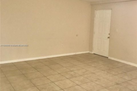 Condo in Miami, Florida, 2 bedrooms  № 1829010 - photo 6