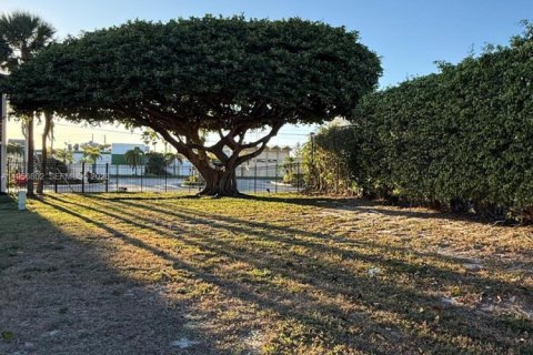 Apartamento en alquiler en Lantana, Florida, 1 dormitorio, 1727.61 m2 № 2010691 - foto 21