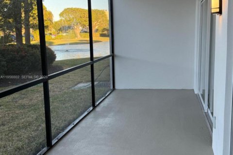 Apartamento en alquiler en Lantana, Florida, 1 dormitorio, 1727.61 m2 № 2010691 - foto 16