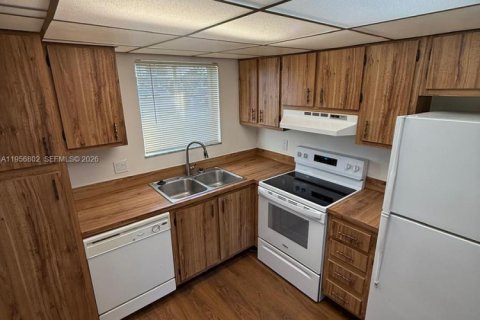 Apartamento en alquiler en Lantana, Florida, 1 dormitorio, 1727.61 m2 № 2010691 - foto 10