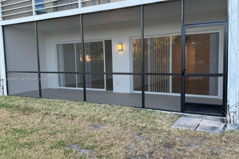 Apartamento en alquiler en Lantana, Florida, 1 dormitorio, 1727.61 m2 № 2010691 - foto 23