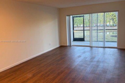 Apartamento en alquiler en Lantana, Florida, 1 dormitorio, 1727.61 m2 № 2010691 - foto 11