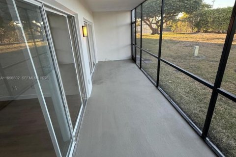 Apartamento en alquiler en Lantana, Florida, 1 dormitorio, 1727.61 m2 № 2010691 - foto 13