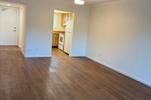 Apartamento en alquiler en Lantana, Florida, 1 dormitorio, 1727.61 m2 № 2010691 - foto 8