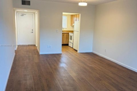 Apartamento en alquiler en Lantana, Florida, 1 dormitorio, 1727.61 m2 № 2010691 - foto 6